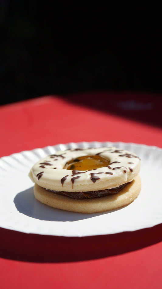 Mendocino relleno de manjar y maracuyá con chocolate blanco / pack de 10 unidades