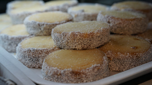 Mendocino de Maicena relleno de Manjar y cubierto con Coco / Pack de 10 unidades
